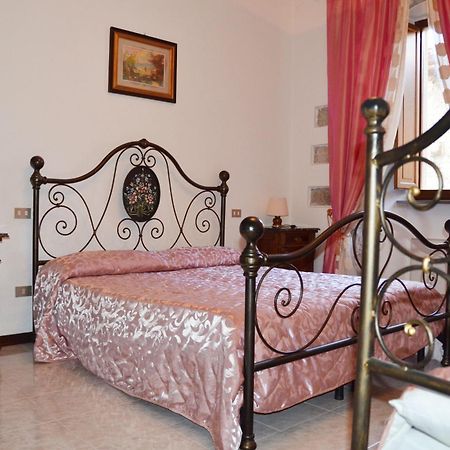 Residenza Di Via Piccardi Bed and Breakfast Γκούμπιο Δωμάτιο φωτογραφία