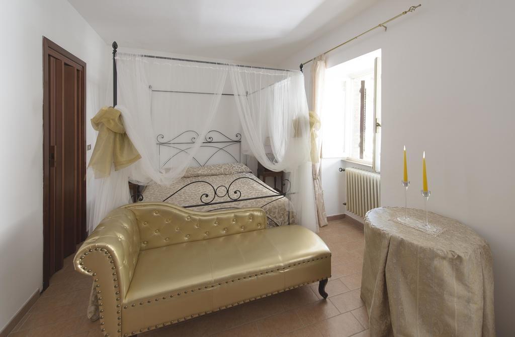 Residenza Di Via Piccardi Bed and Breakfast Γκούμπιο Δωμάτιο φωτογραφία