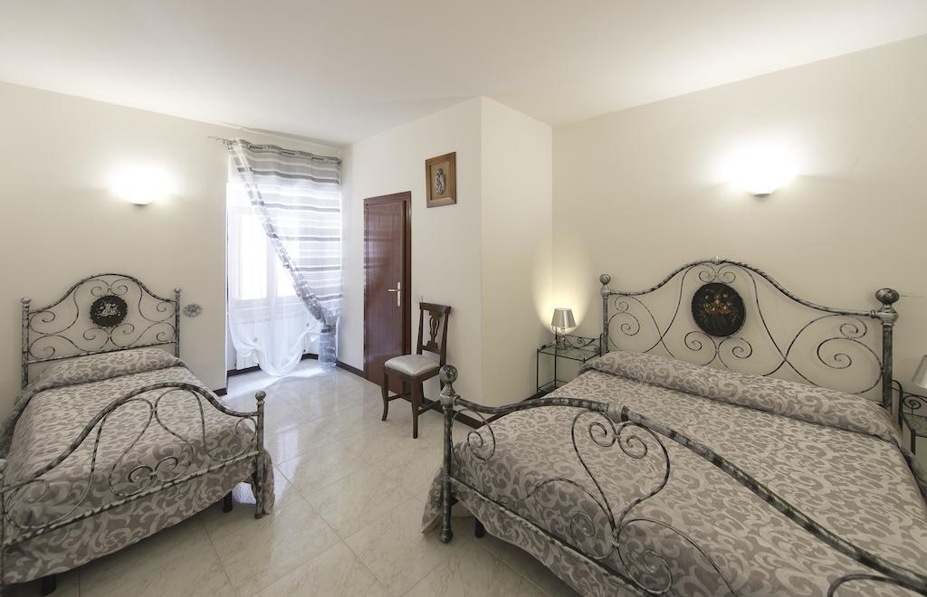 Residenza Di Via Piccardi Bed and Breakfast Γκούμπιο Δωμάτιο φωτογραφία