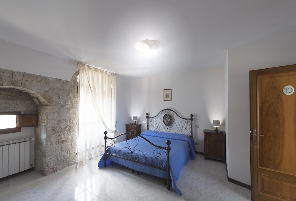Residenza Di Via Piccardi Bed and Breakfast Γκούμπιο Δωμάτιο φωτογραφία